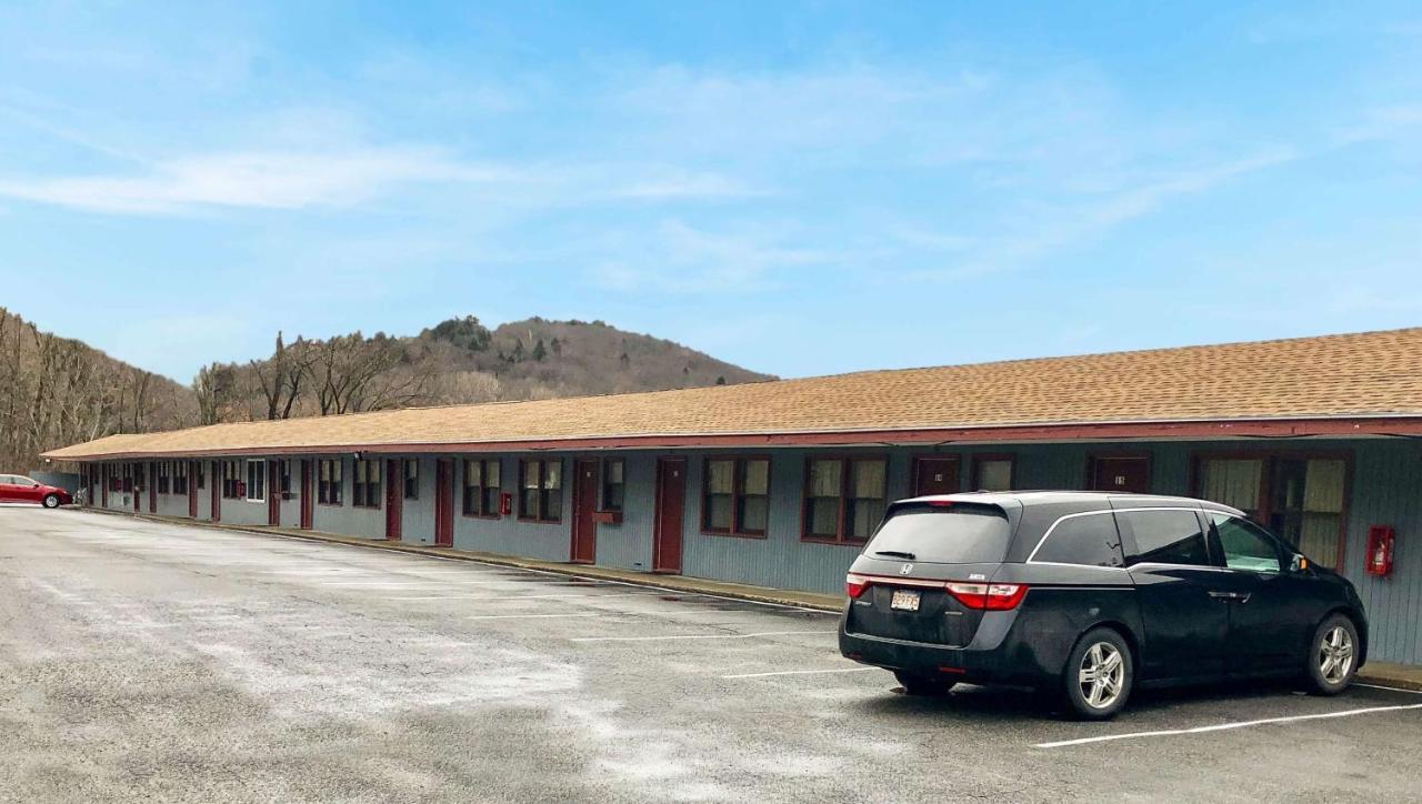 Pleasant Valley Motel West Stockbridge Exterior foto